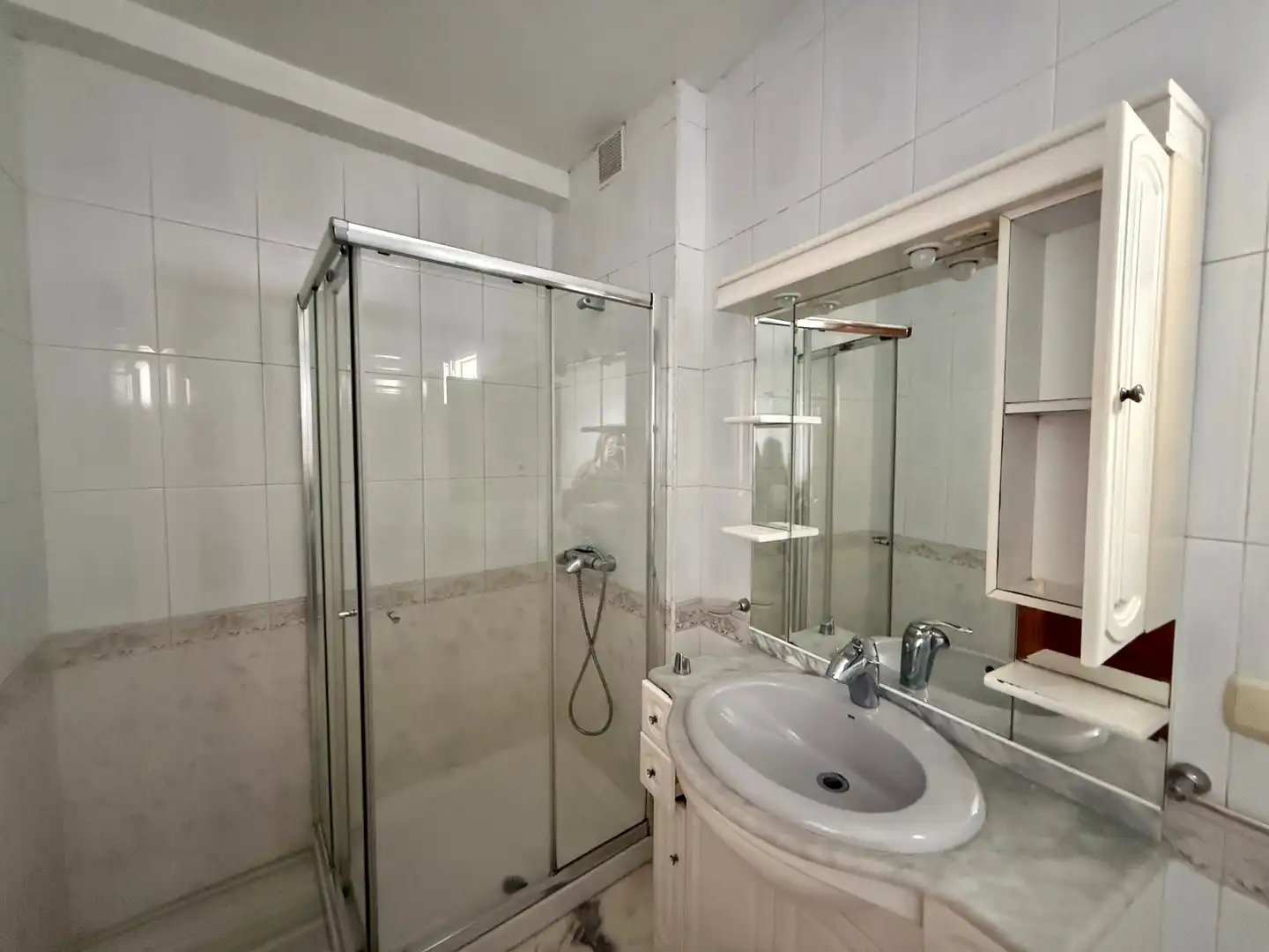 Bathroom of Flat for sale in O Grove    with Heating, Furnished and Oven
