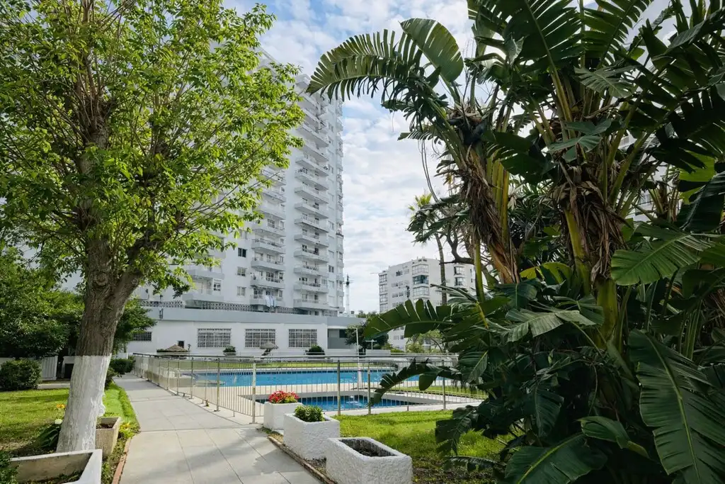 Apartamento con piscina en venta en Puerto Marina, imagen 24