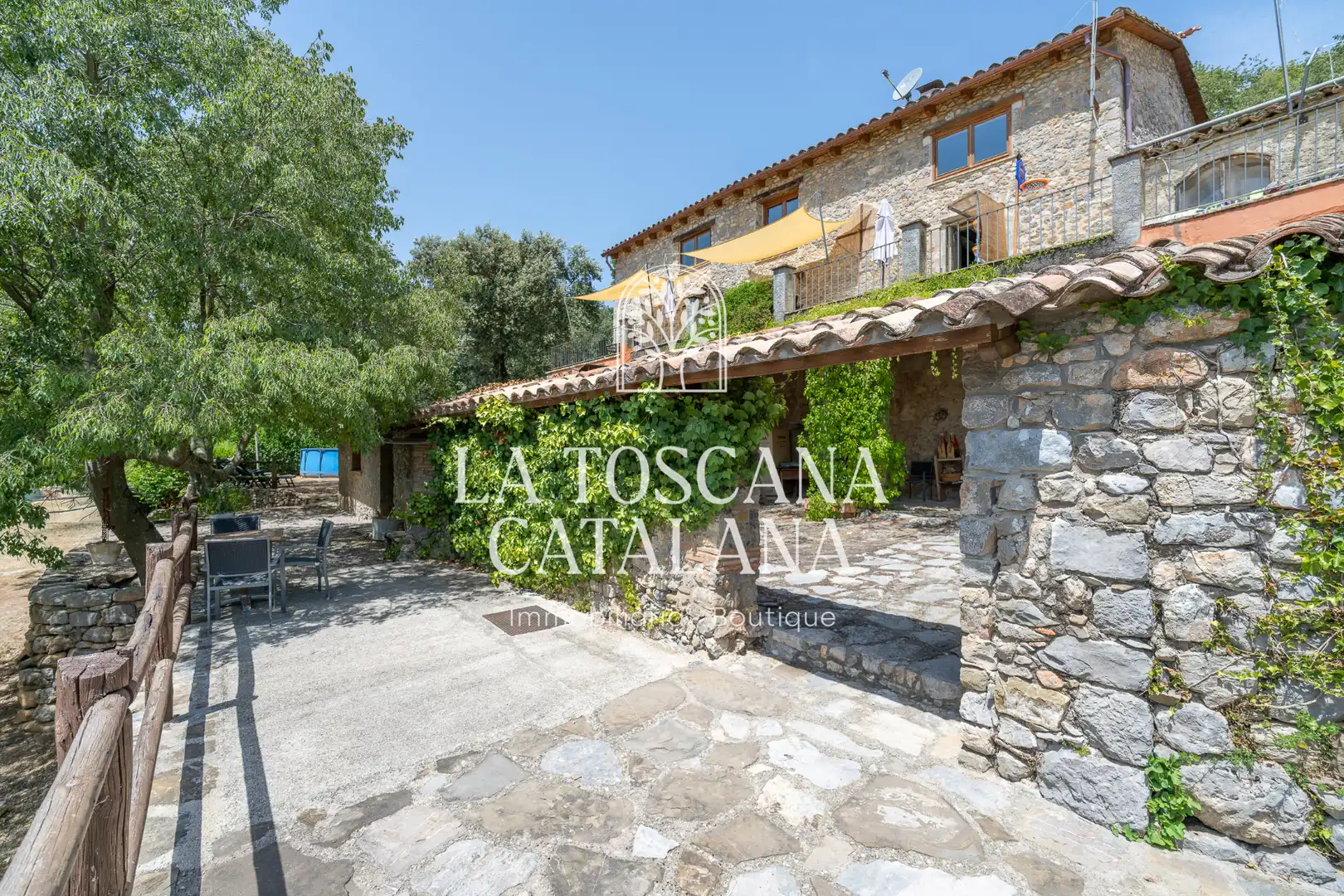 Vista exterior de Finca rústica en venta en Sales de Llierca con Aire acondicionado, Calefacción y Jardín privado