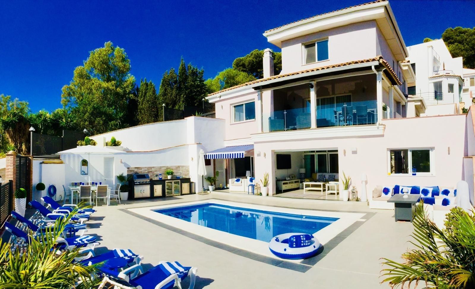 Exterior view of House or chalet for sale in Torremolinos  with Air Conditioner, Private garden and Terrace