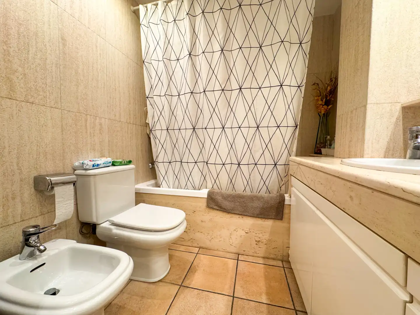 Badezimmer von Dachboden zum Verkauf in Sentmenat mit Klimaanlage, Heizung und Balkon