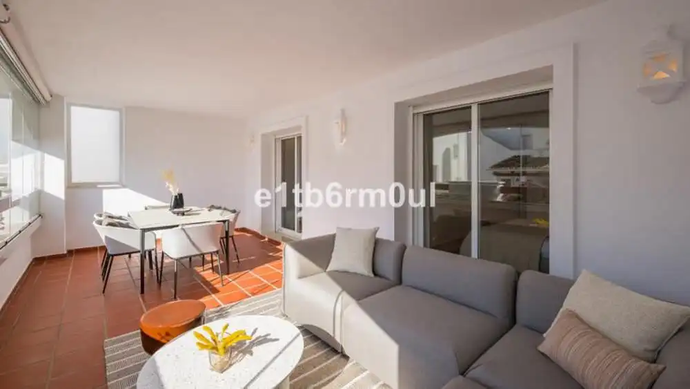 Vista exterior de Apartamento en venta en Marbella con Aire acondicionado, Terraza y Piscina