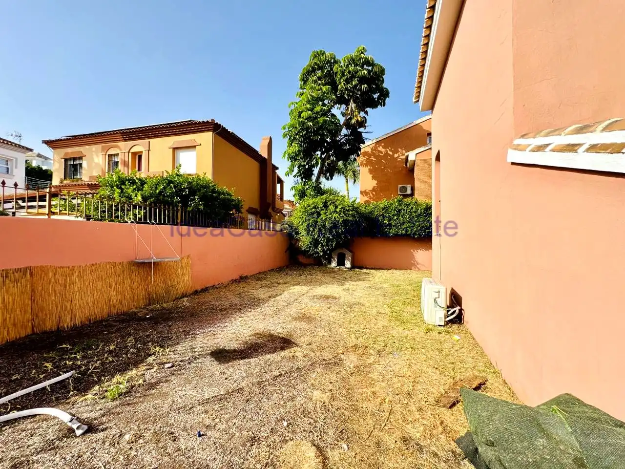 Außenansicht von Haus oder Chalet zum Verkauf in Benalmádena mit Klimaanlage, Privatgarten und Terrasse