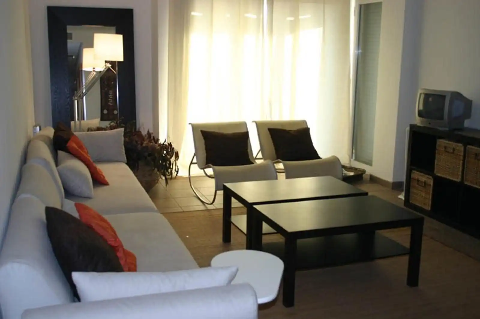 Sala de estar de Piso en venta en Almería con Trastero, Amueblado y Piscina comunitaria