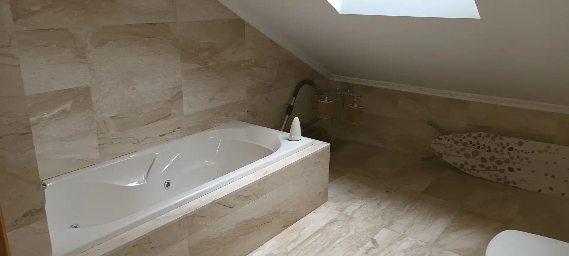 Badezimmer von Maisonette zur Miete in Segovia mit Klimaanlage, Heizung und Parkett