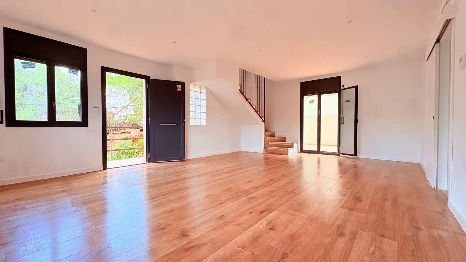 Sala de estar de Casa o chalet en venta en Castellar del Vallès con Calefacción, Parquet y Terraza