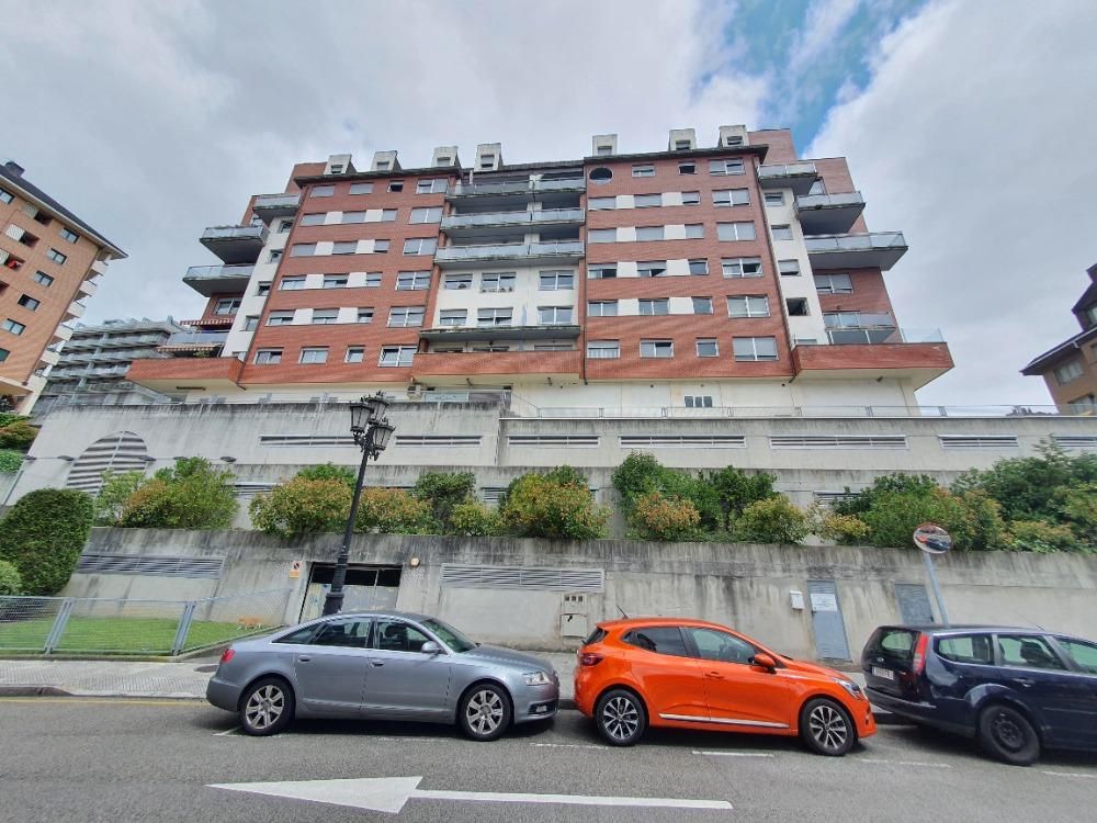 Exterior view of Box room for sale in Oviedo 