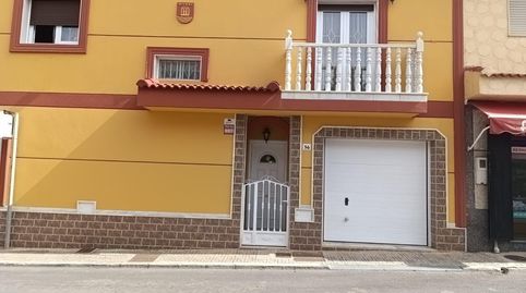 Casa con local acondicionado como pub en venta en la Loma de la Mezquita