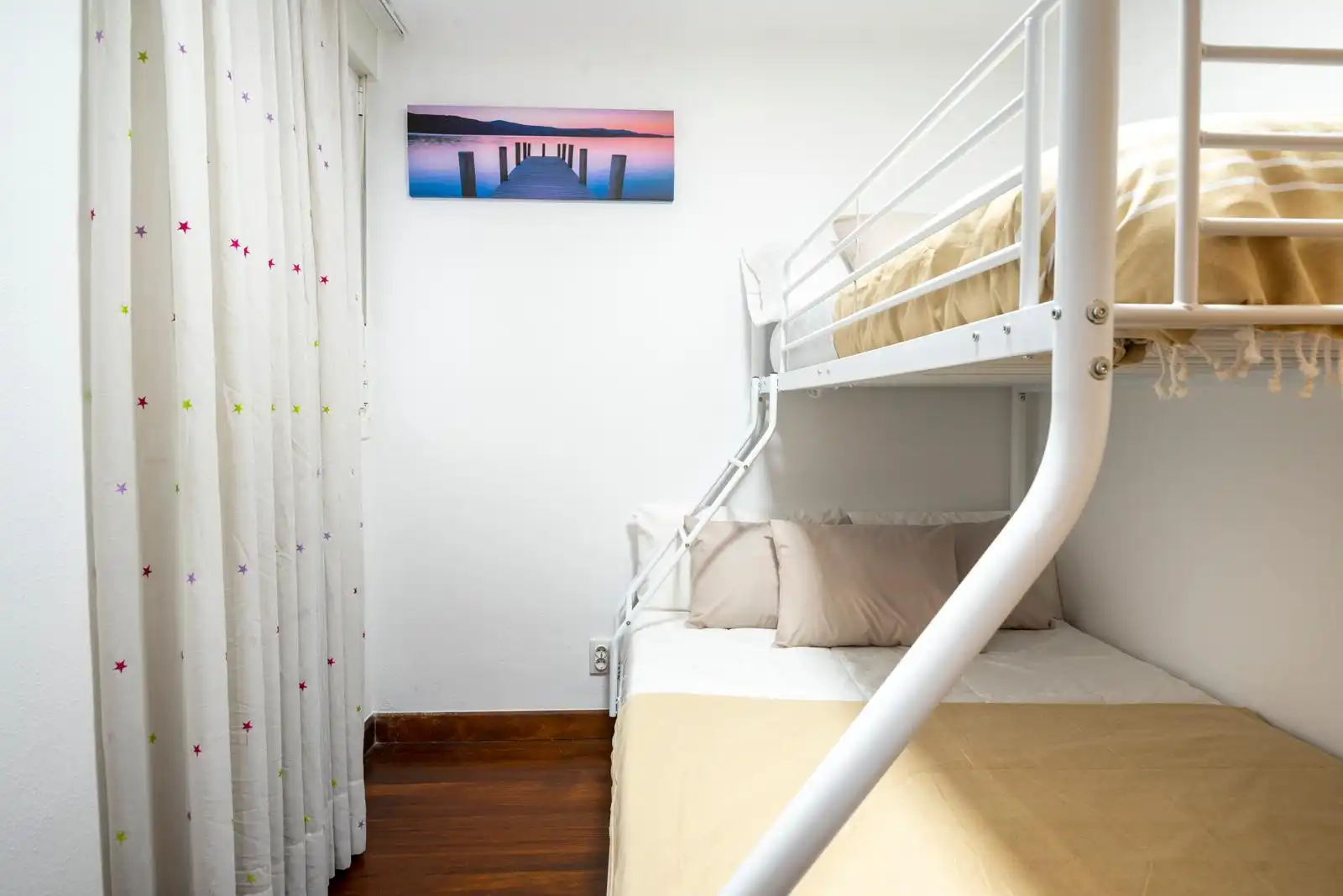 Schlafzimmer von Wohnung zur Miete in Santander mit Heizung, Parkett und Möbliert