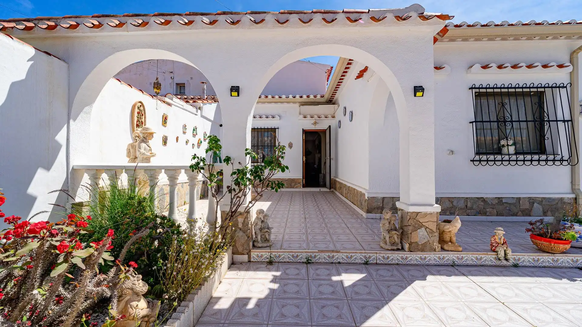 Casa adosada en venta en Torrevieja con Jardín privado, Trastero y Piscina