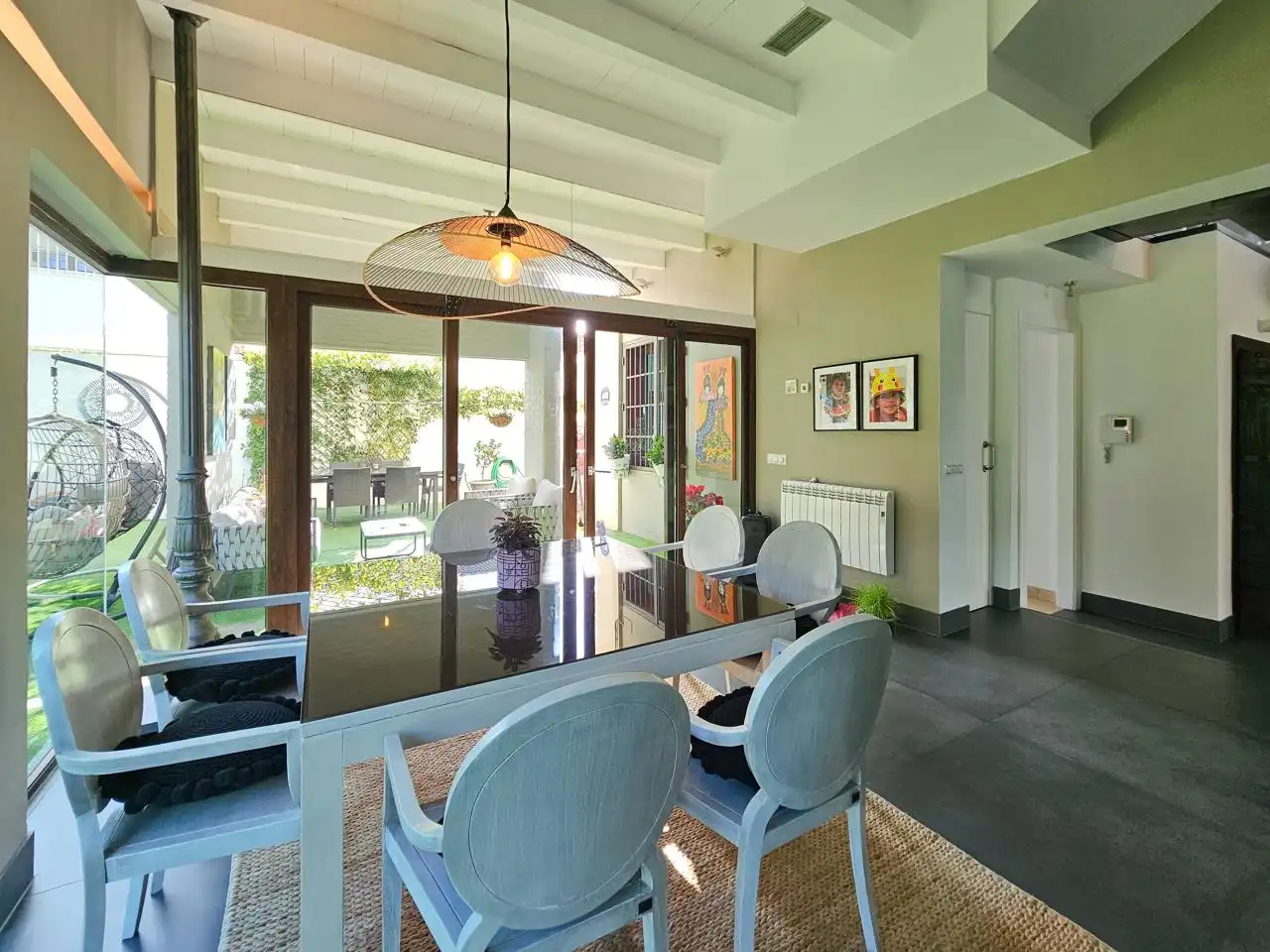 Menjador de Casa o xalet en venda en Montequinto amb Aire condicionat, Jardí privat i Terrassa