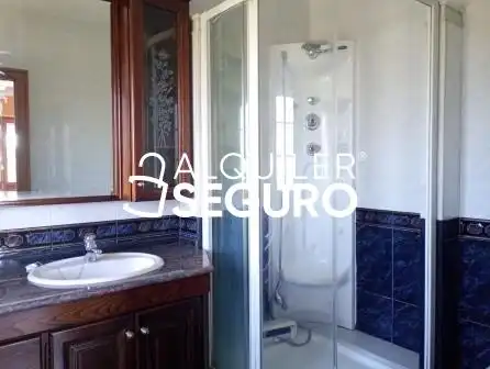 Bathroom of Flat for rent in Cambre   with Heating and Terrace