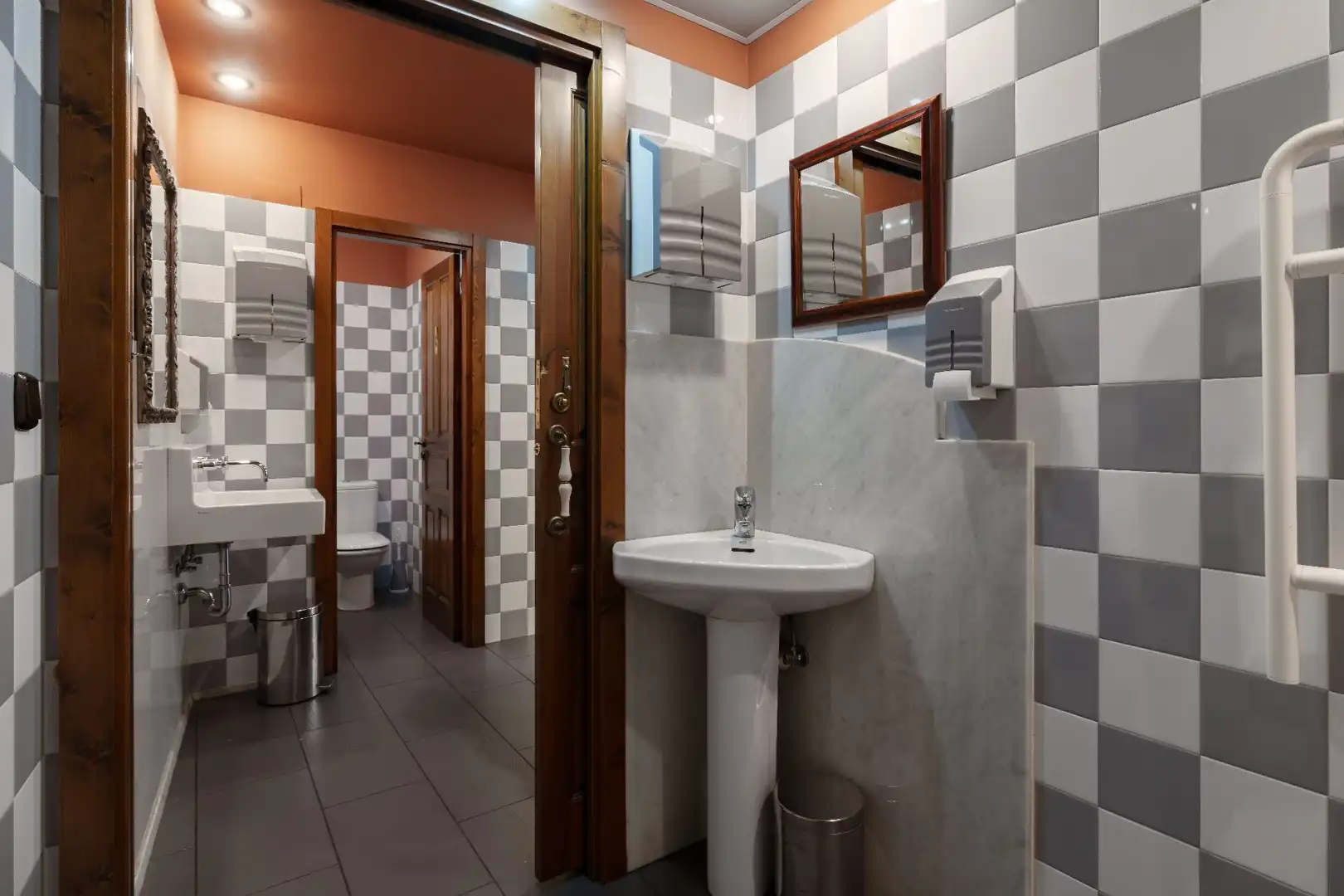 Baño de Local en venta en Tolosa con Aire acondicionado y Amueblado