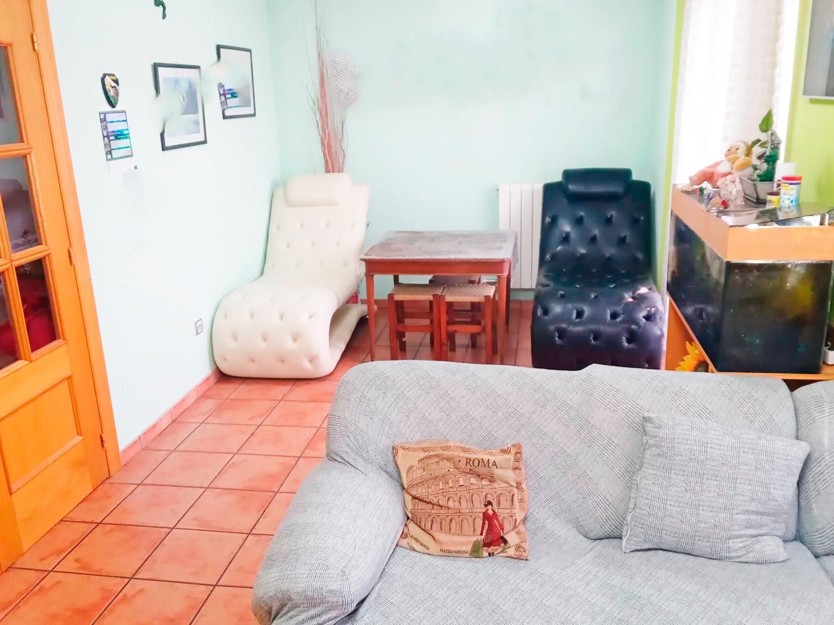 Sala d'estar de Casa adosada en venda en Carrascal de Barregas amb Calefacció, Terrassa i Balcó