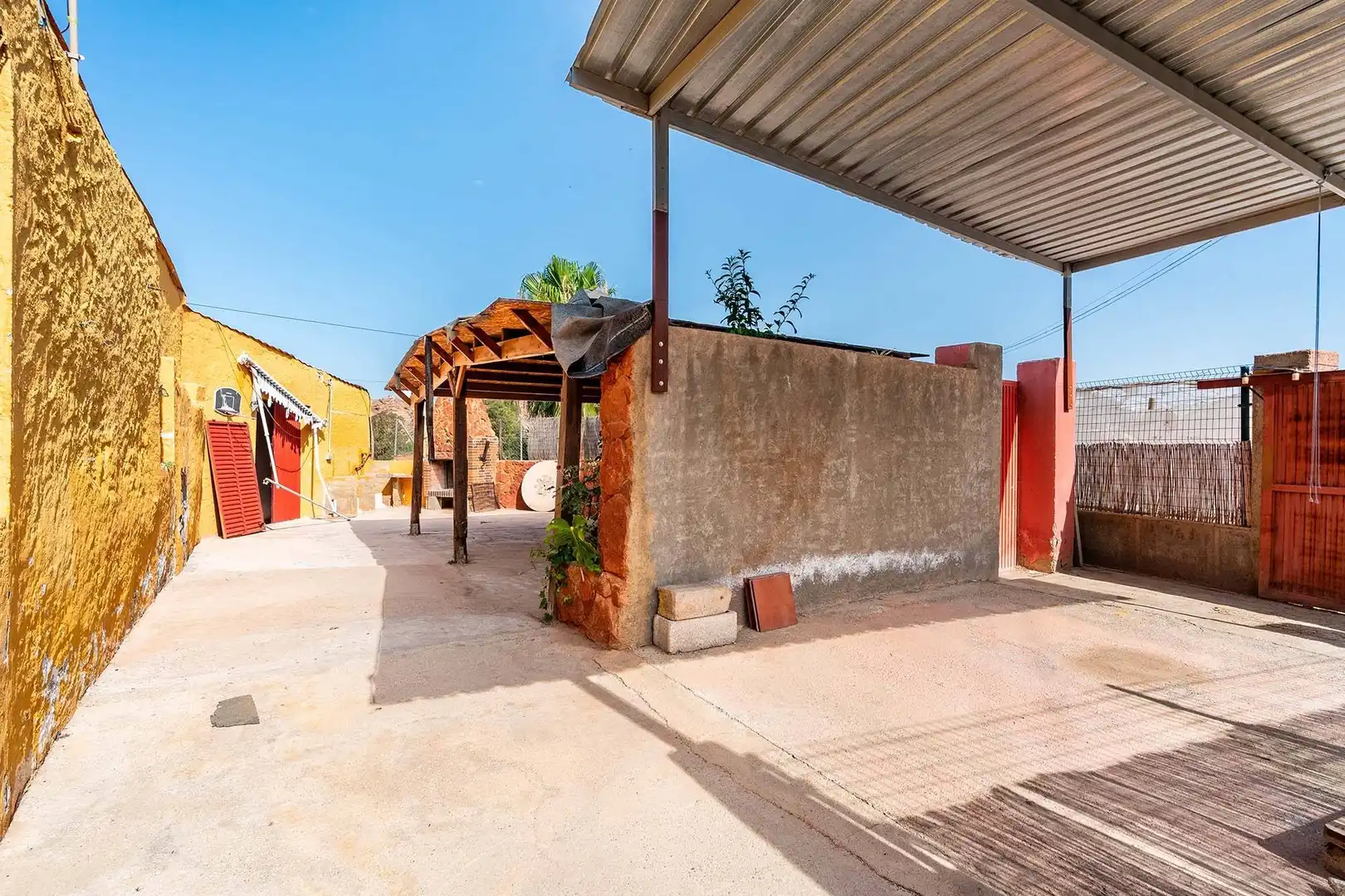Terrassa de Finca rústica en venda en Rioja amb Jardí privat