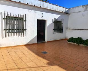 Vista exterior de Casa o xalet en venda en San Bartolomé de la Torre amb Terrassa