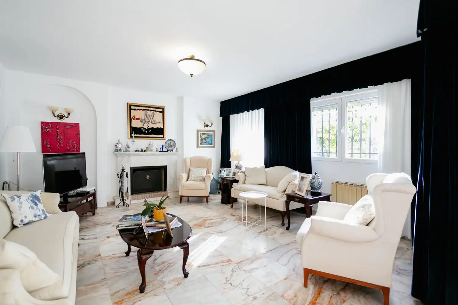 Sala d'estar de Casa o xalet en venda en Boadilla del Monte amb Calefacció, Jardí privat i Traster