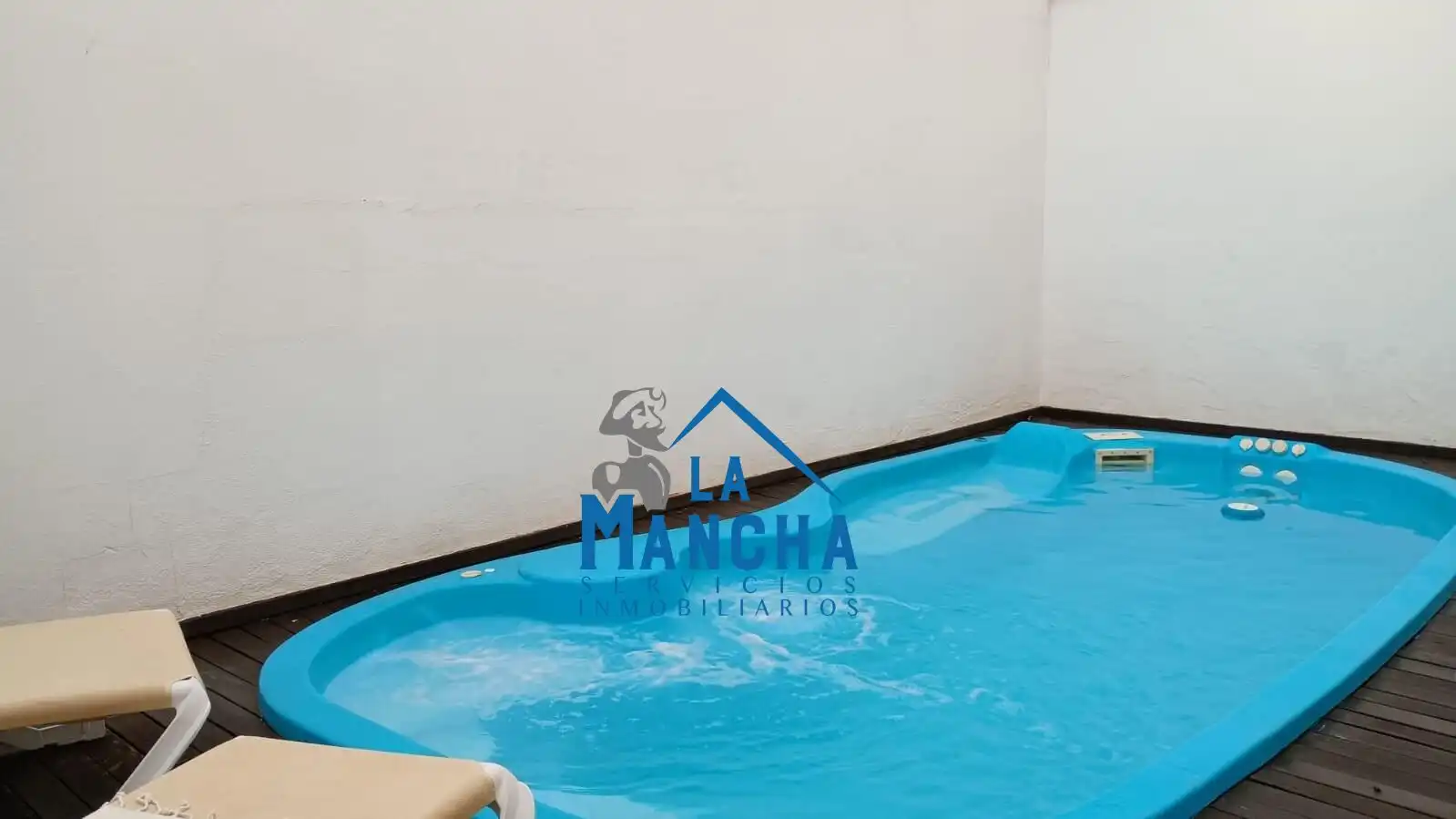 Schwimmbecken von Einfamilien-Reihenhaus zum Verkauf in La Gineta mit Abstellraum und Schwimmbad