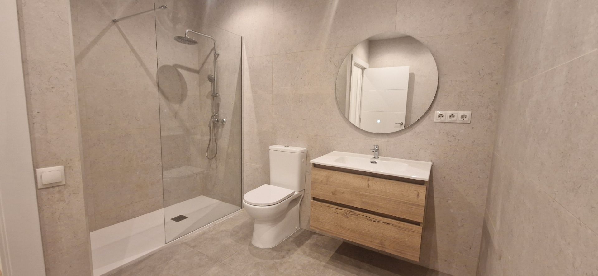 Bathroom of Flat for sale in Sant Boi de Llobregat  with Air Conditioner and Heating