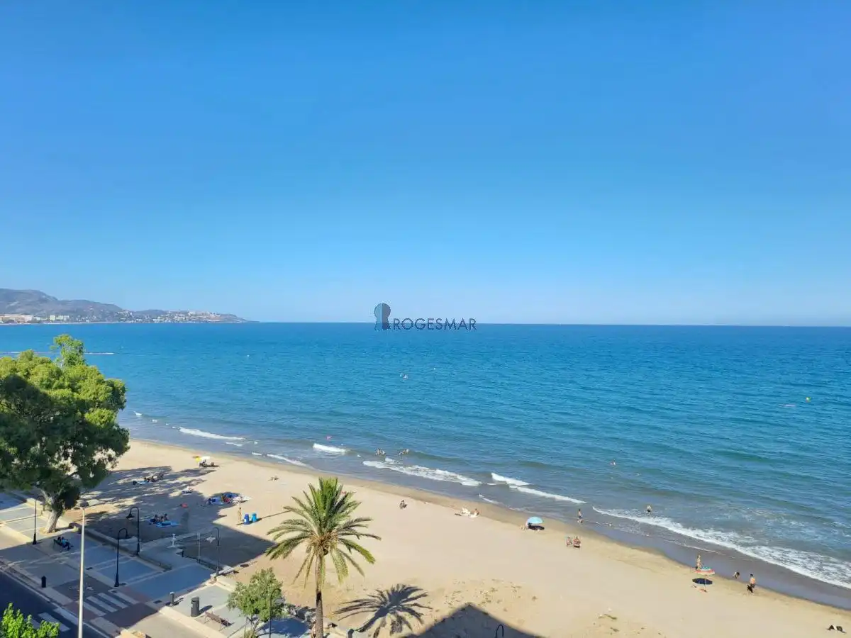 Vista exterior de Apartament en venda en Benicasim / Benicàssim amb Terrassa, Traster i Piscina comunitària