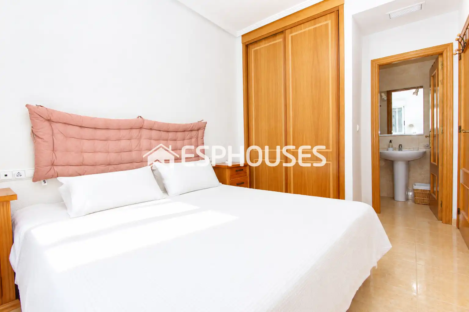 Apartment with terrace for sale in Puerto Deportivo, imagen 9