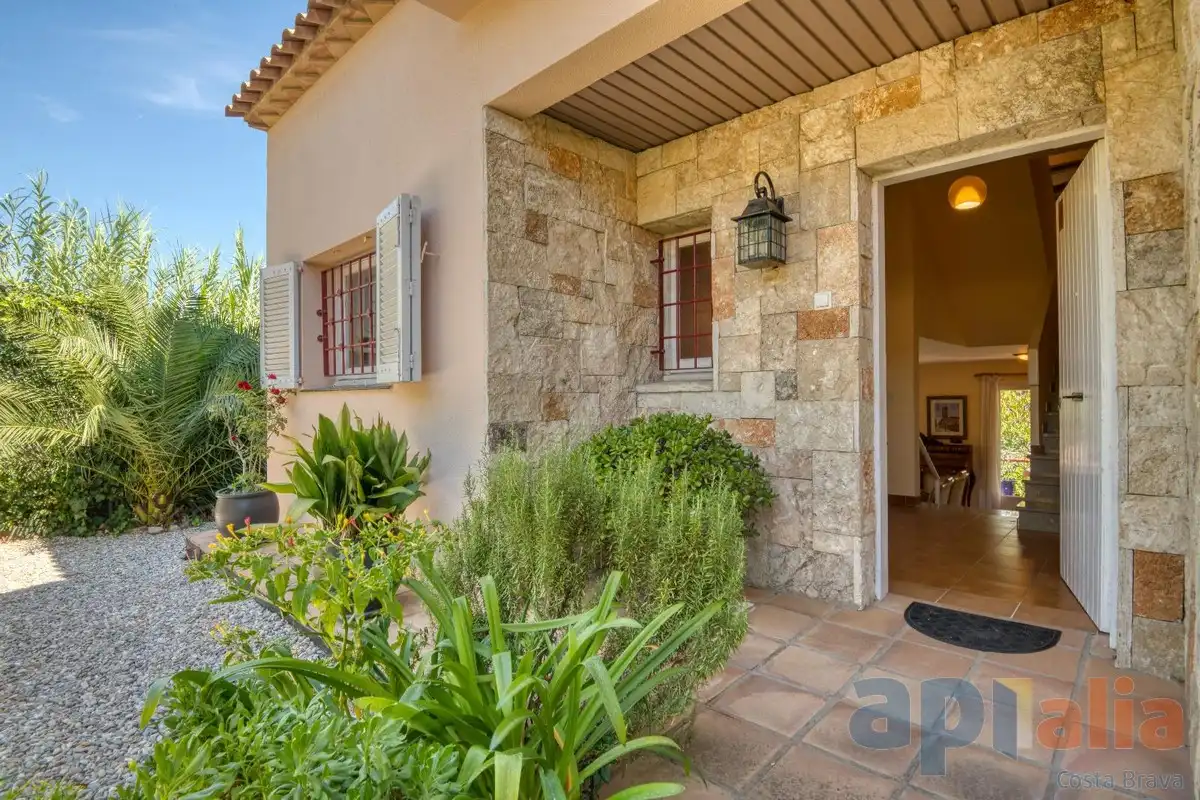 Adosado con terraza en venta en Carrer Francesc Isgleas 35, imagen 5