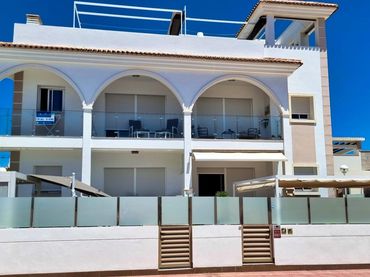 Villa con piscina in vendita a Benijófar