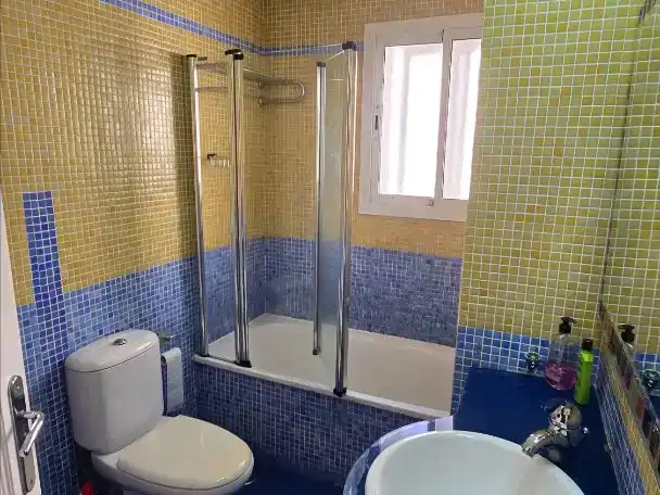 Badezimmer von Wohnung zur Miete in Tarifa