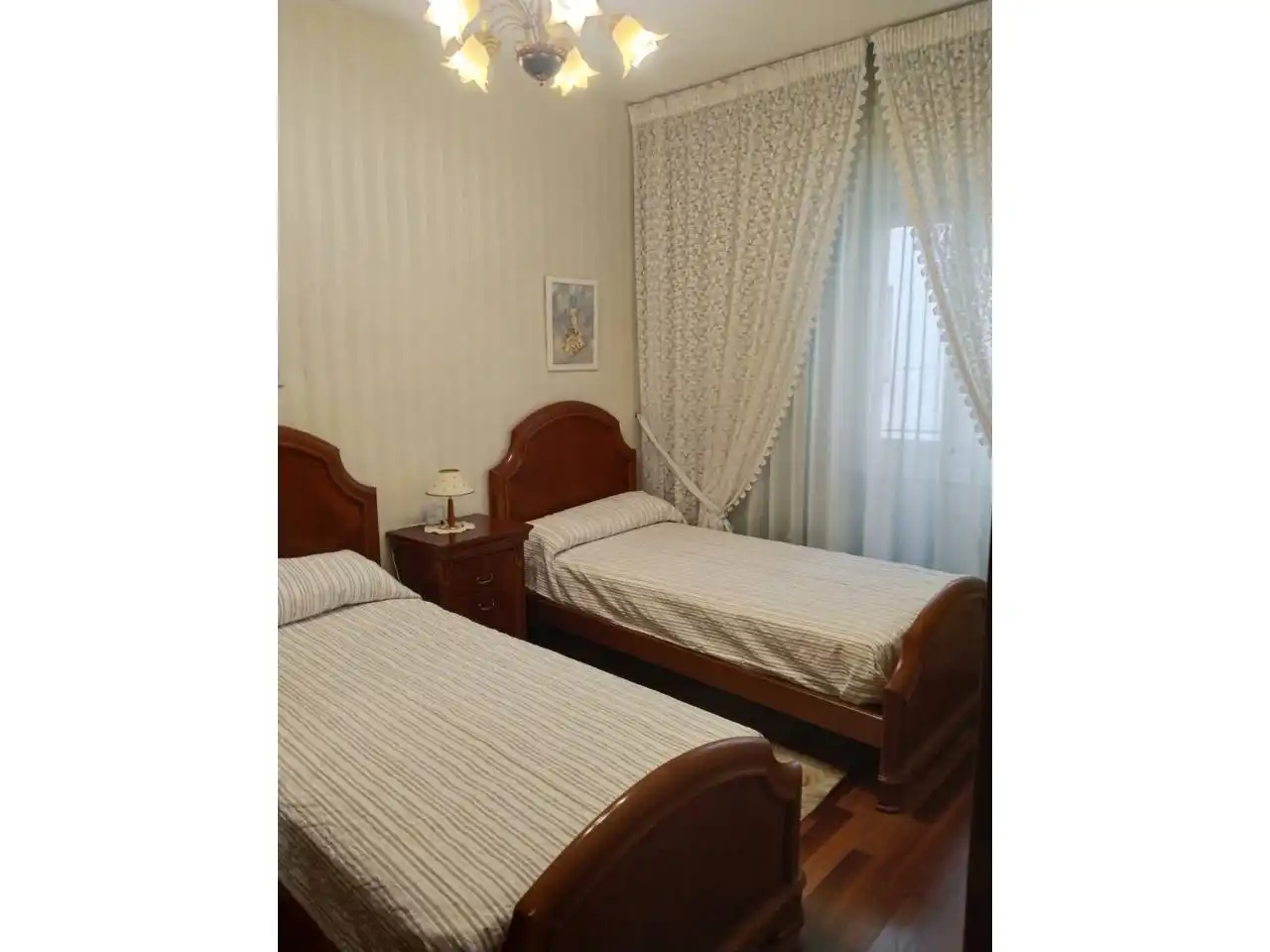 Habitación de Piso de alquiler en Burgos con Calefacción, Parquet y Amueblado