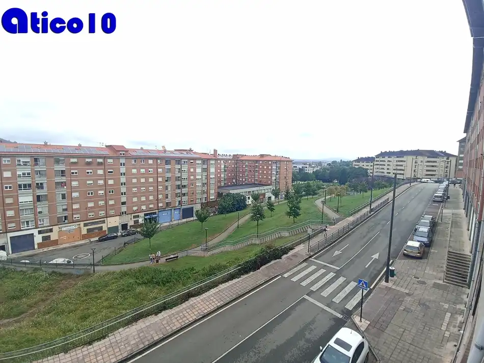 Flat for sale in Calle Doctor Antonio Bascarán Asúnsolo, Cerdeño - El Palais - Mercadín