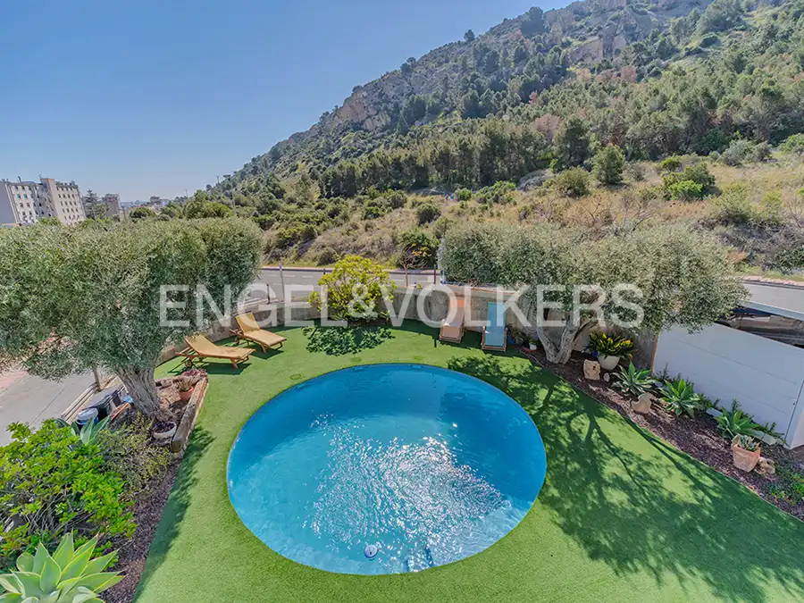 Piscina de Casa o xalet en venda en Alicante / Alacant amb Aire condicionat, Calefacció i Jardí privat