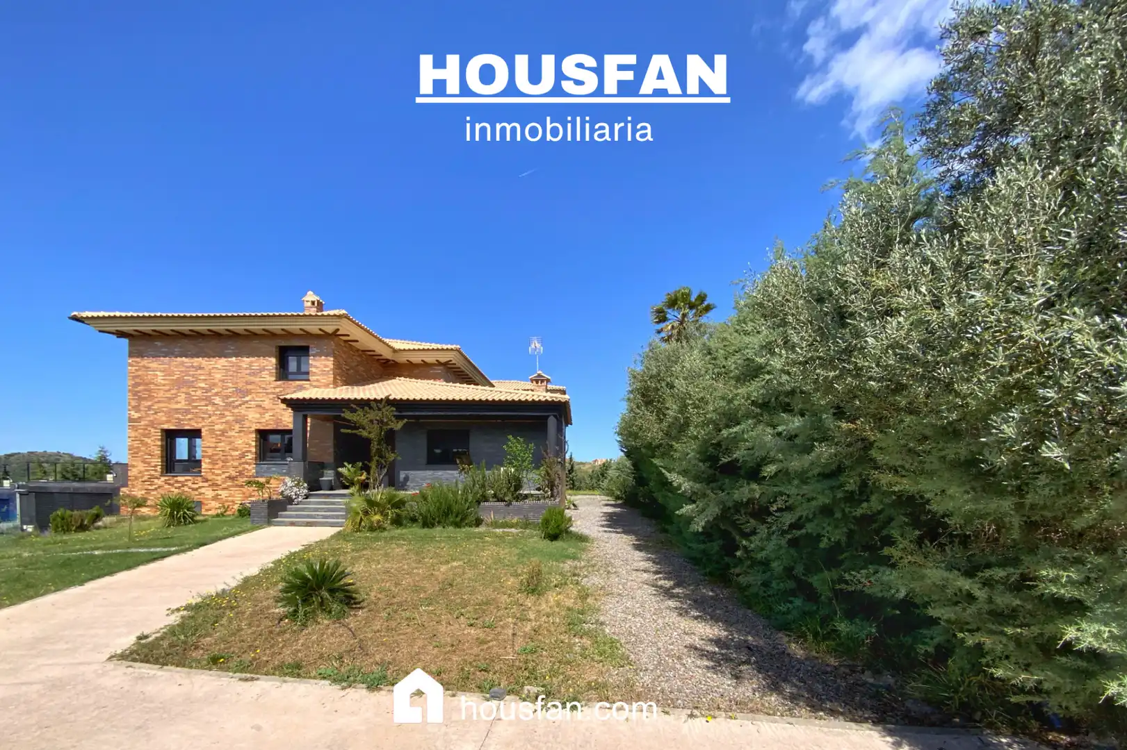 Vista exterior de Casa o xalet en venda en Cáceres amb Aire condicionat, Calefacció i Jardí privat