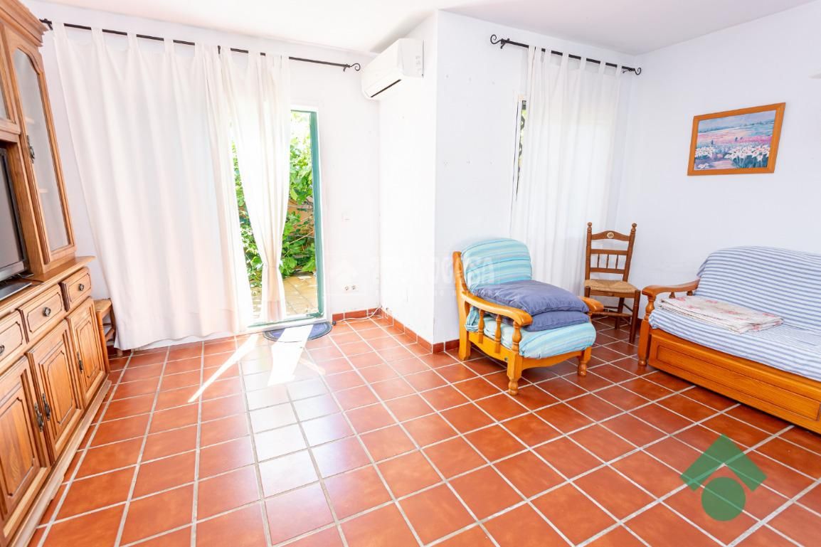 Jardí de Casa adosada en venda en Algeciras amb Calefacció