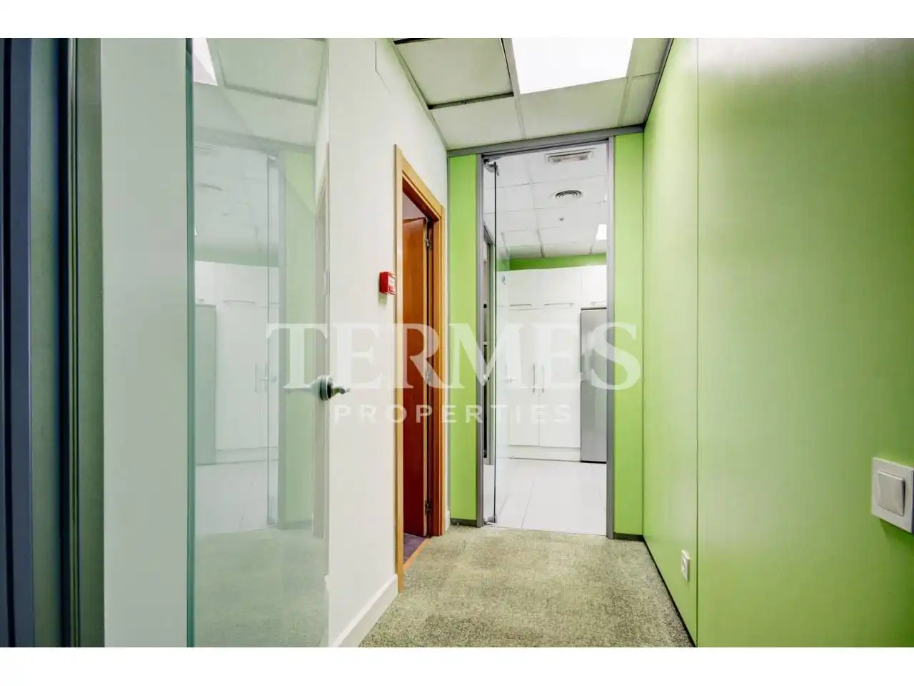 Office for sale in Barcelona  with Air Conditioner, Heating and Alarm
