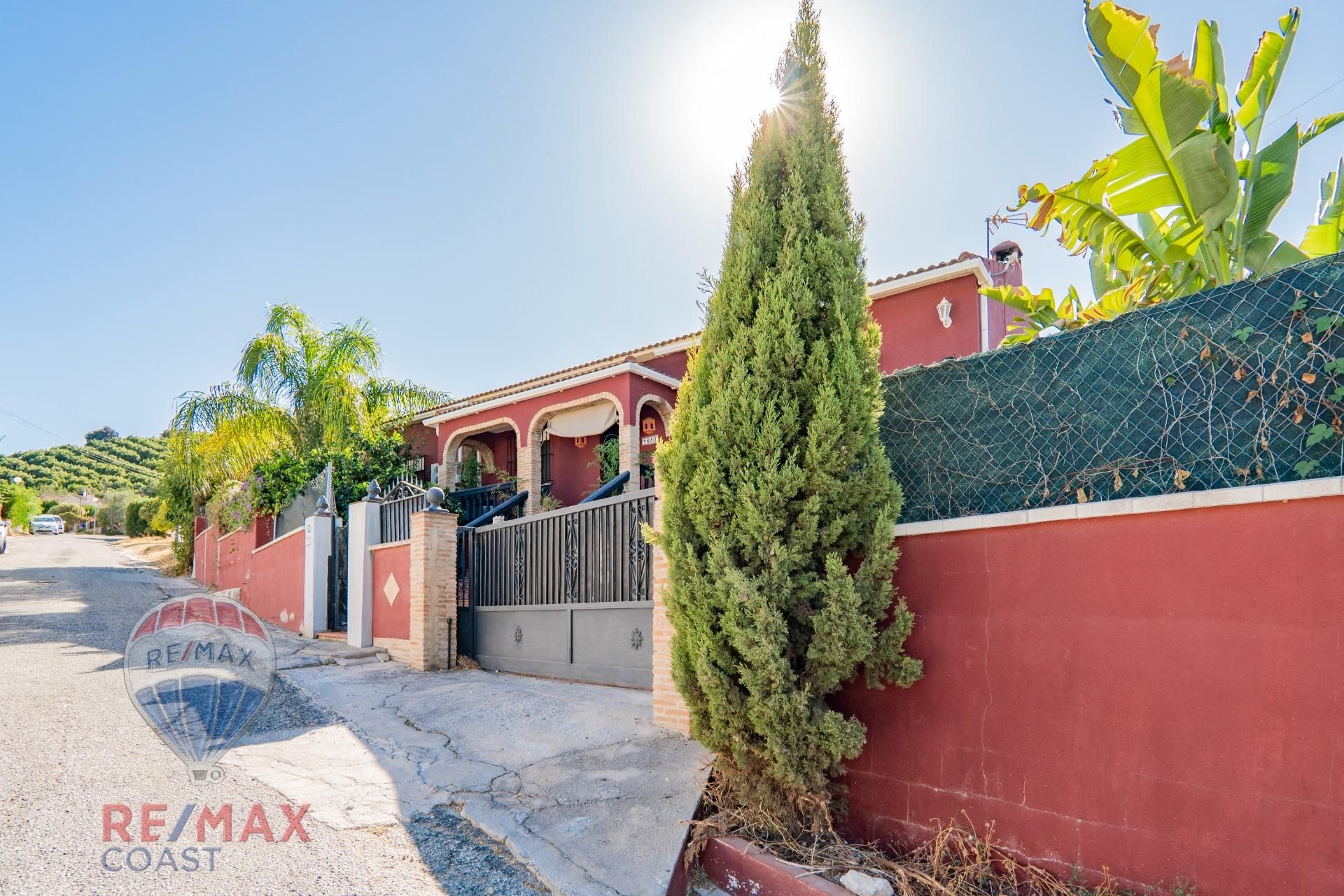 Vista exterior de Casa o xalet en venda en Coín amb Aire condicionat, Terrassa i Piscina