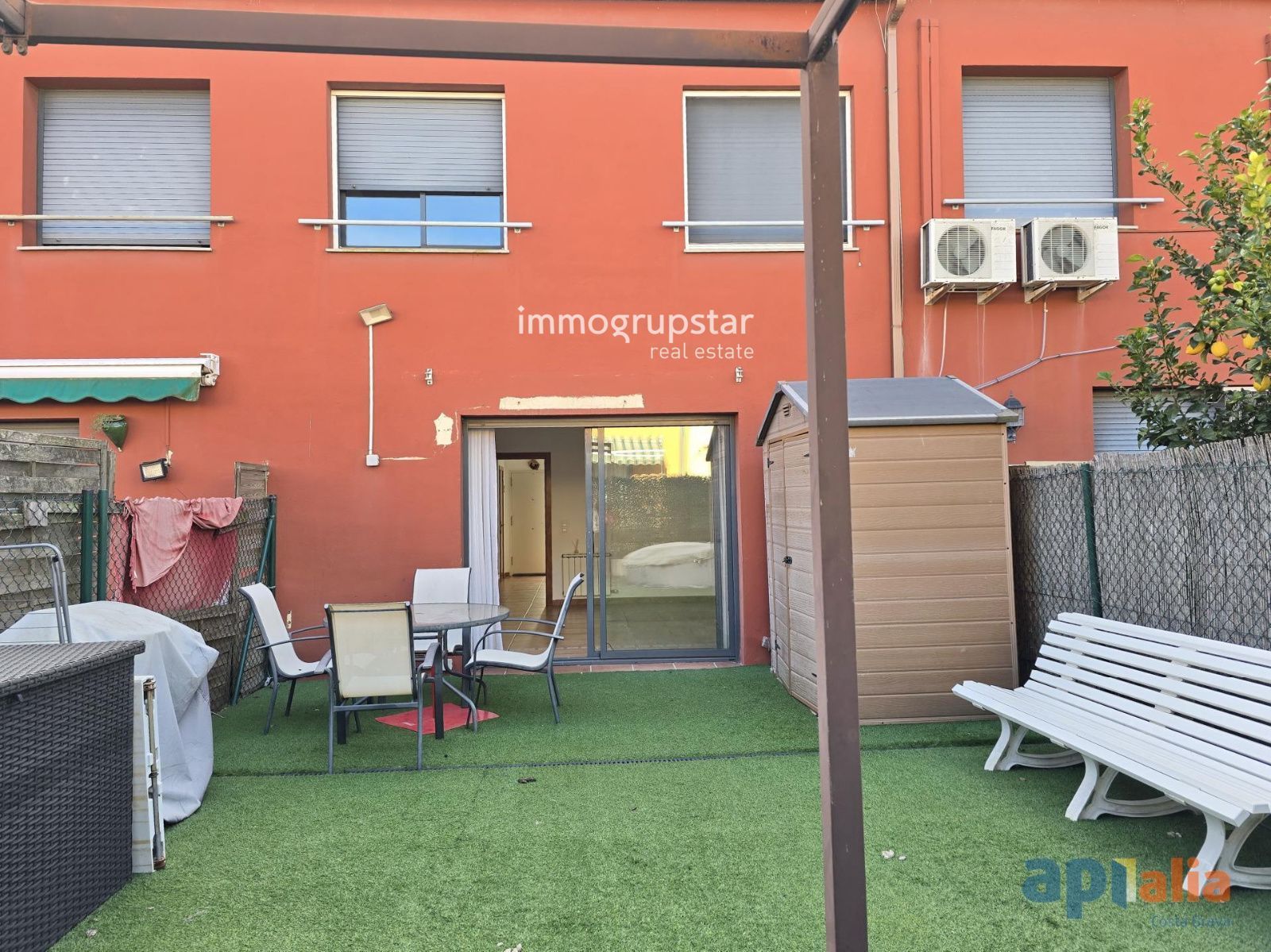 Terrassa de Casa adosada en venda en Vall-llobrega amb Calefacció i Balcó