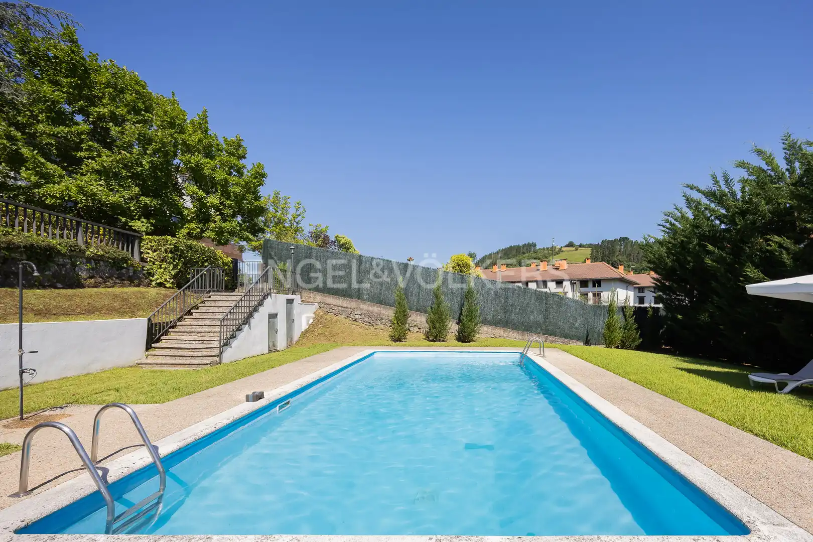 Piscina de Casa o xalet en venda en Zaldibar amb Calefacció, Jardí privat i Terrassa