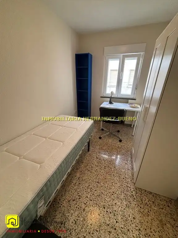 Schlafzimmer von Wohnung zur Miete in Salamanca mit Heizung, Möbliert und Balkon