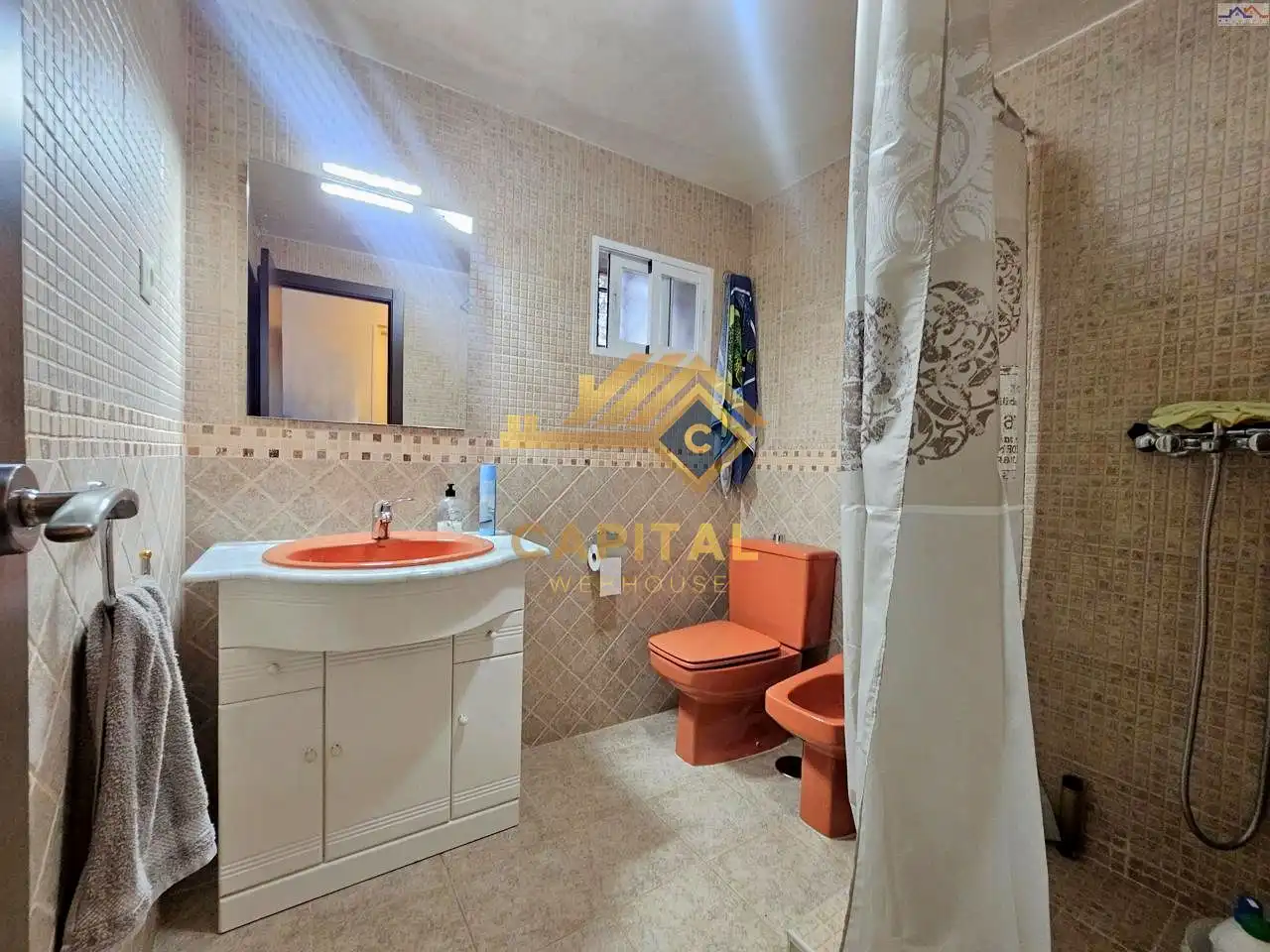 Bany de Casa o xalet en venda en Villa del Prado amb Traster i Piscina