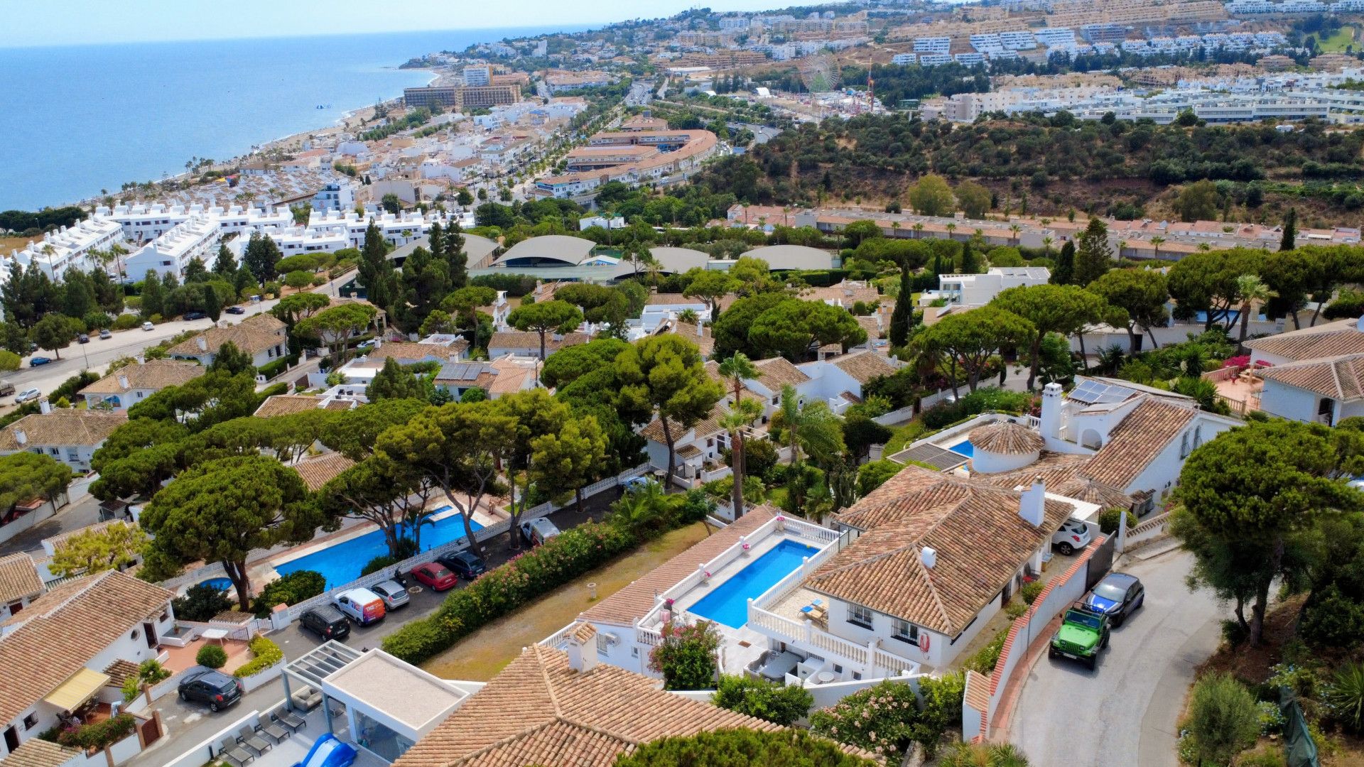 Vista exterior de Casa o xalet en venda en Mijas amb Aire condicionat, Jardí privat i Terrassa