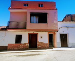 Exterior view of Single-family semi-detached for sale in Oliva de Mérida