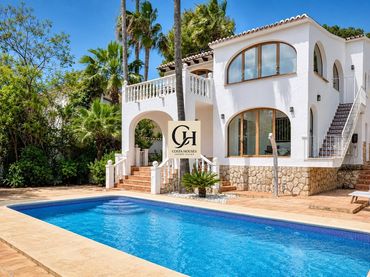Chalet con piscina en venta en Cala Advocat - Baladrar