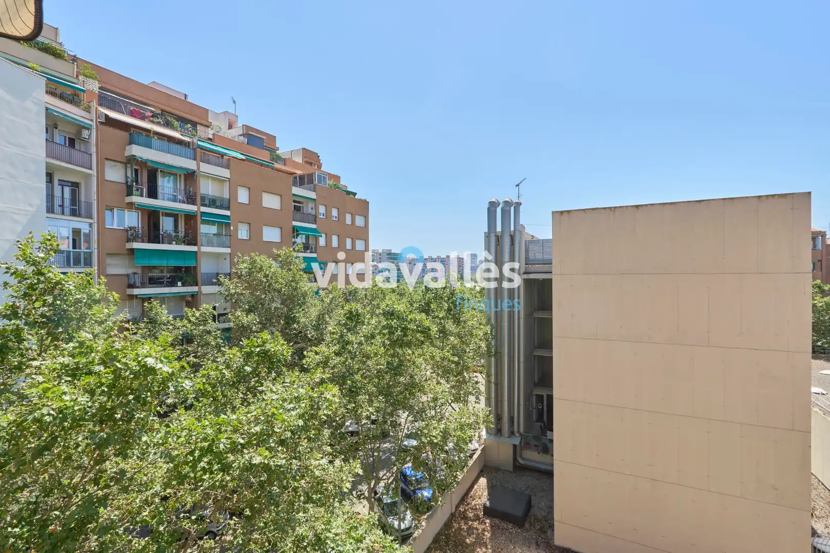 Außenansicht von Wohnung zum Verkauf in Barcelona mit Klimaanlage, Heizung und Terrasse