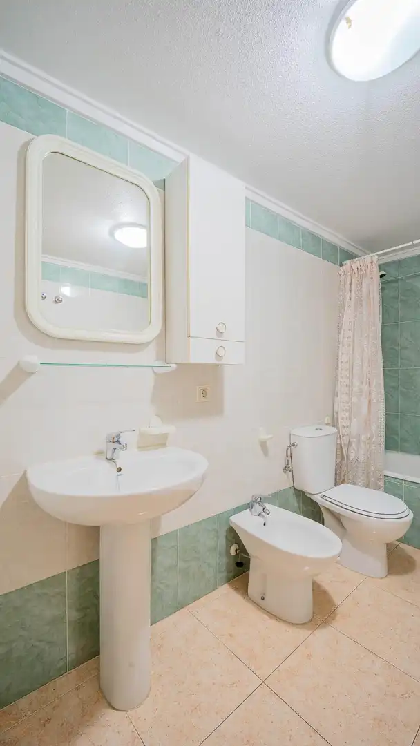 Bathroom of Apartments for sale in Torrevieja  with Terrace and Community pool
