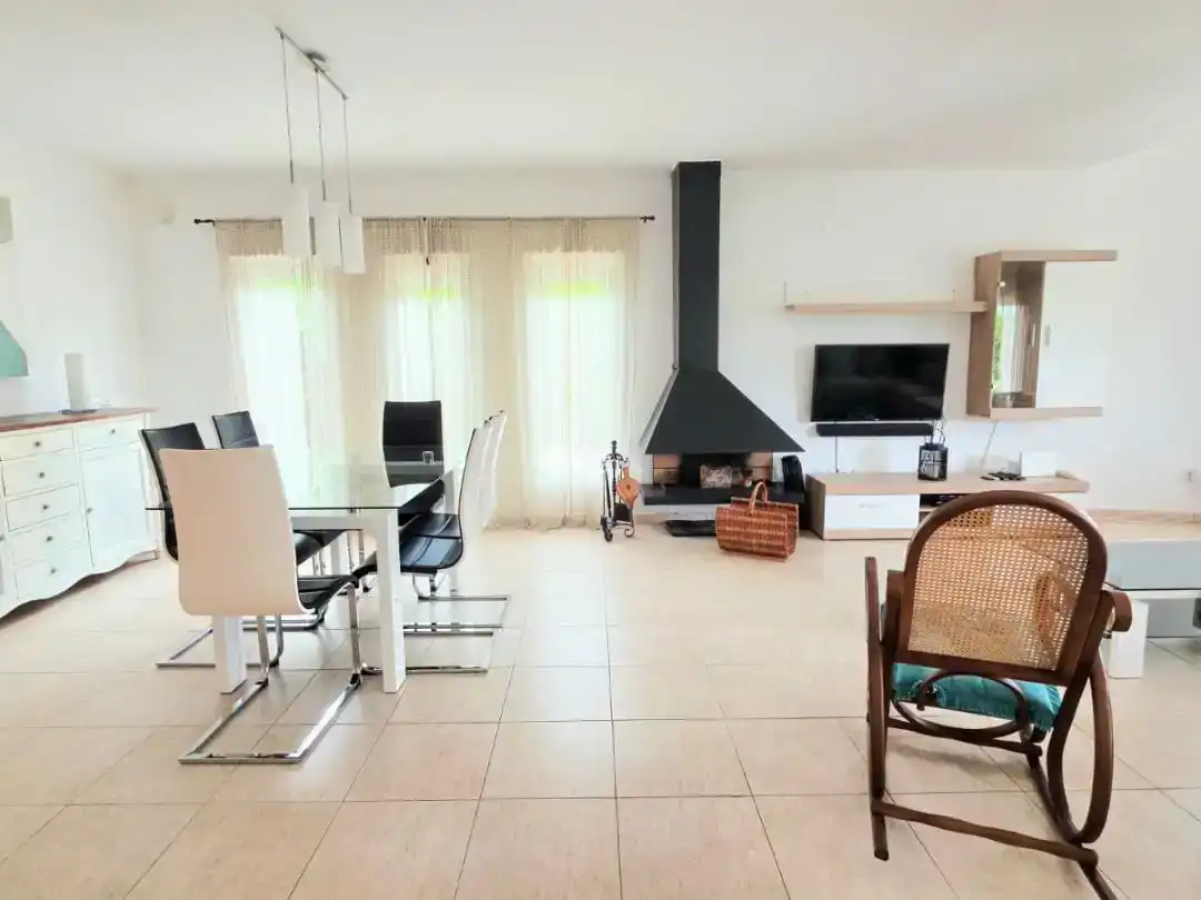 Wohnzimmer von Wohnung zur Miete in Gata de Gorgos mit Klimaanlage, Privatgarten und Schwimmbad
