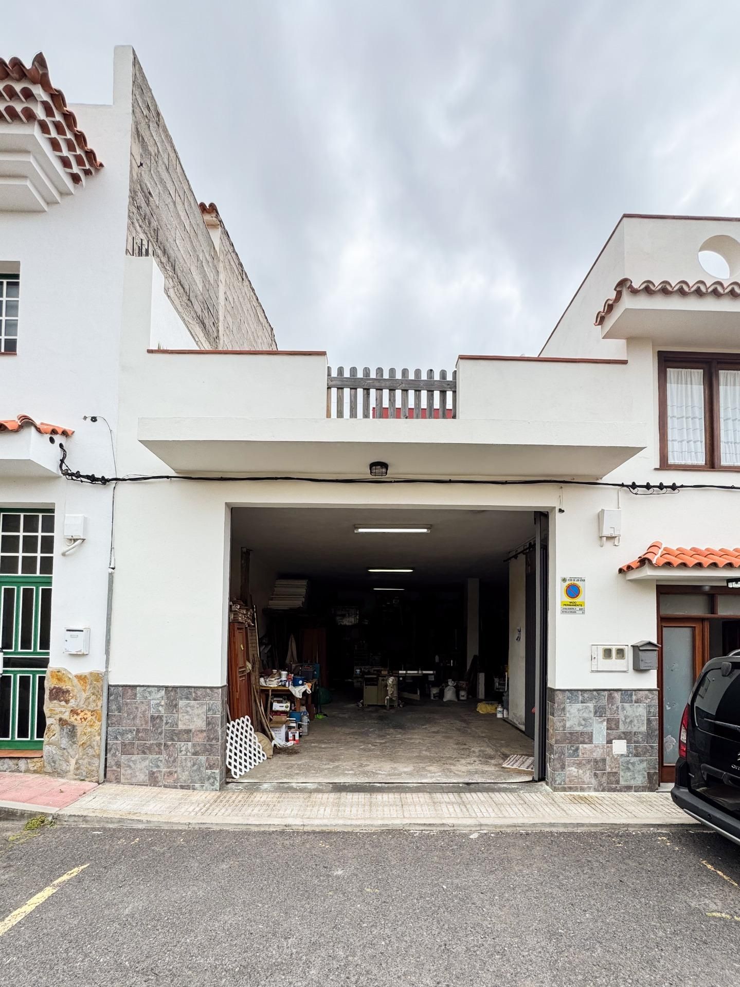 Exterior view of House or chalet for sale in Icod de los Vinos  with Terrace and Storage room