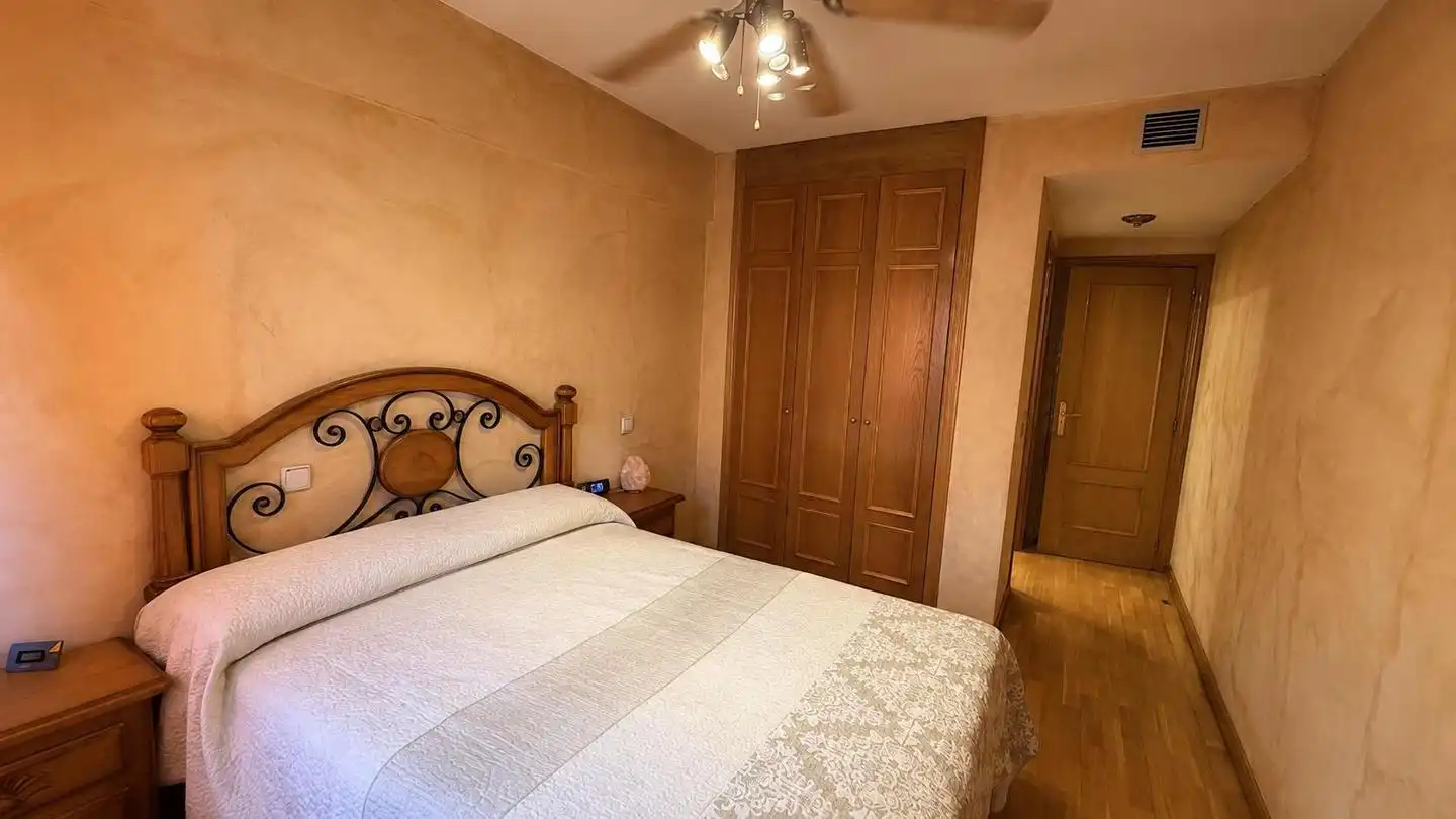 Habitación de Dúplex en venta en Madrid con Aire acondicionado, Calefacción y Parquet