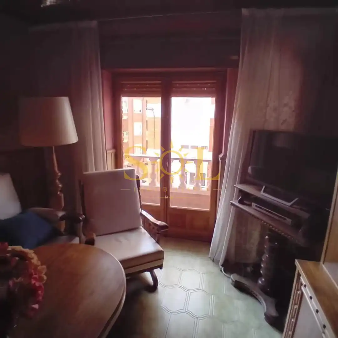 Sala d'estar de Edifici en venda en León Capital 