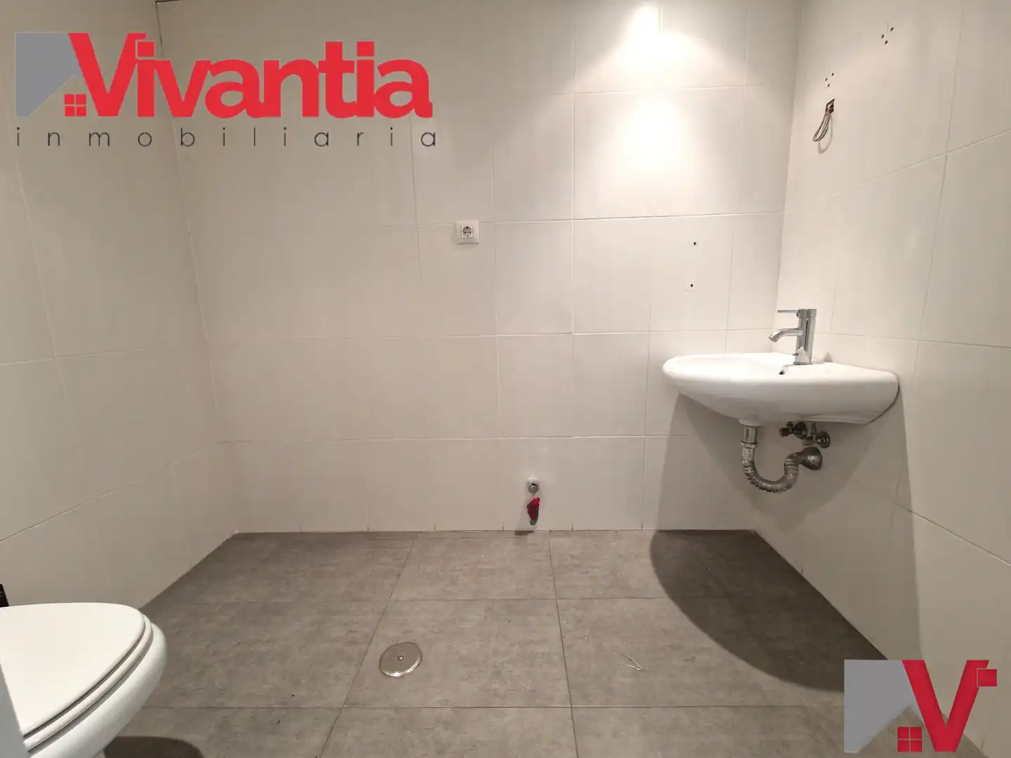 Baño de Oficina de alquiler en Lorca con Aire acondicionado