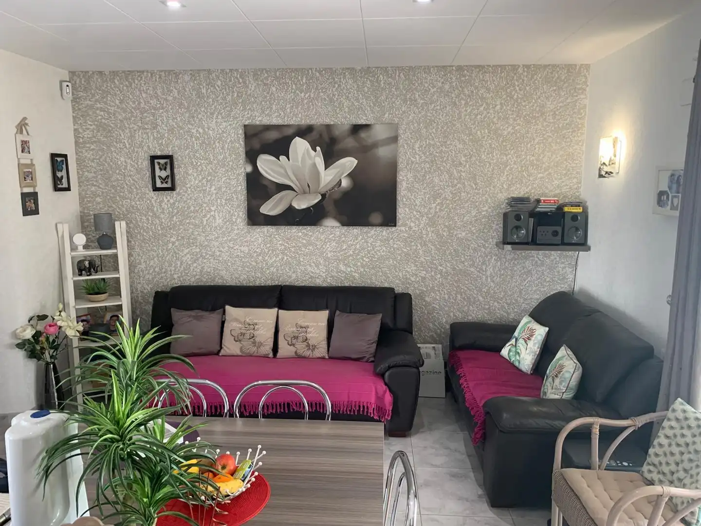 Sala de estar de Casa adosada en venta en Roses con Aire acondicionado, Calefacción y Jardín privado